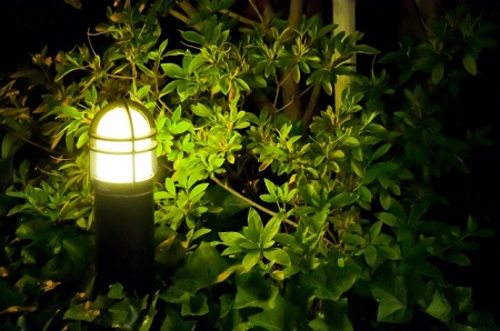 庭に取り付けるライトは庭の構造を考えた上で決めよう